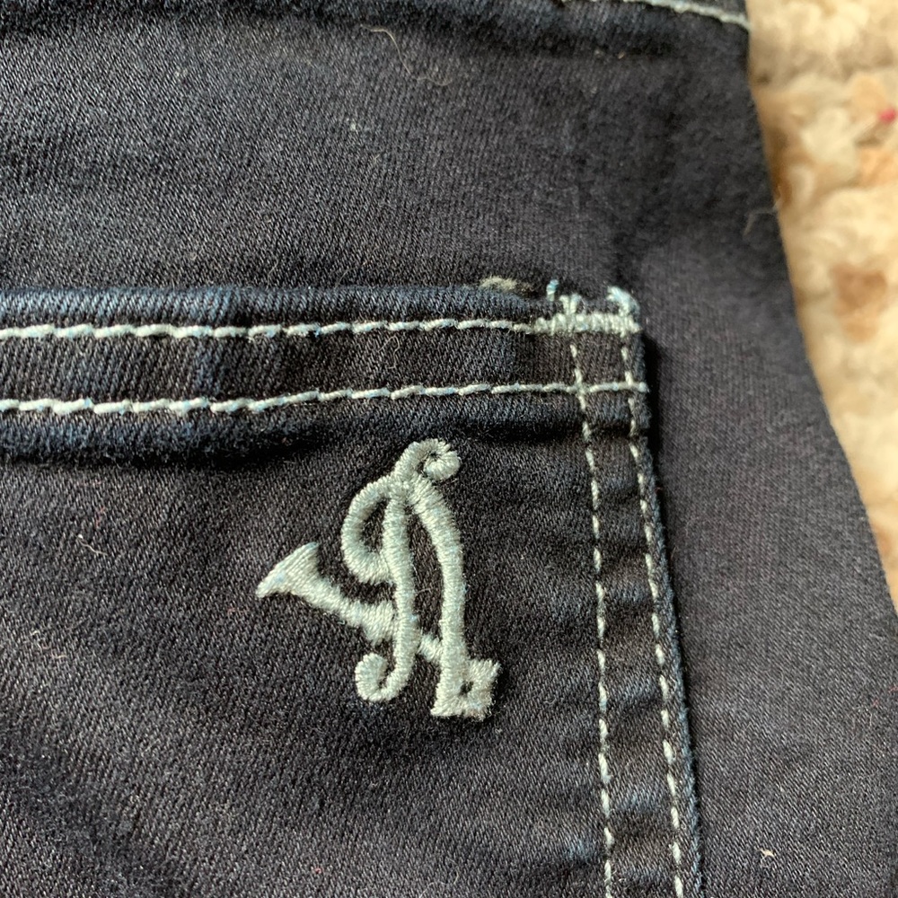 VIP Jeans - Picture 5 of 8
